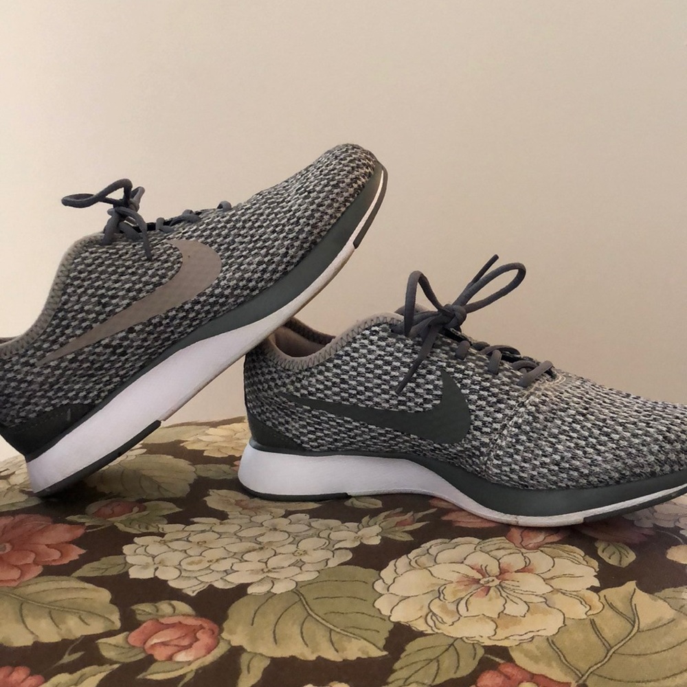 Nike shoes adult size 6 / kids size 4.